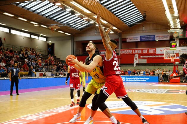 1 Matchday of the easyCredit BBL Basketball Bundesliga in the Sporthalle Giessen Ost Season 2021 2022 JobStairs Giessen 46ers vs Medi Bayreuth Phillip Fayne II JobStairs Giessen 46ers 25 right Martynas Sajus Medi Bayreuth 19 left