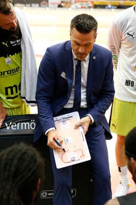 1 matchday of the easyCredit BBL Basketball Bundesliga in the Sporthalle Giessen Ost season 2021 2022 JobStairs Giessen 46ers against Medi Bayreuth Raoul Korner Medi Bayreuth coach during time-out