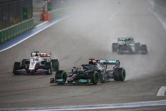 44 HAMILTON Lewis (gbr), Mercedes AMG F1 GP W12 E Performance, action during the Formula 1 VTB Russian Grand Prix 2021, 15th round of the 2021 FIA Formula One World Championship, WM, Weltmeisterschaft from September 24 to 26, 2021 on the Sochi Autodrom, in Sochi, Russia - Photo Joao Filipe DPPI FORMULE 1 : Grand prix de Russie - Sotchi - 26 09 2021 DPPI PANORAMIC  JFBE0192