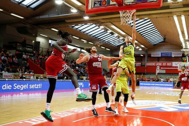 1 Matchday of the easyCredit BBL Basketball Bundesliga in the Sporthalle Giessen Ost Season 2021 2022 JobStairs Giessen 46ers vs Medi Bayreuth John Bryant JobStairs Giessen 46ers 54 center Janari Jöesaar Medi Bayreuth 21 right
