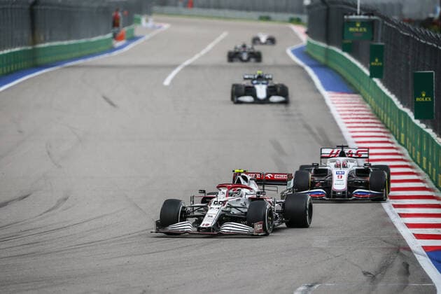 99 GIOVINAZZI Antonio (ita), Alfa Romeo Racing ORLEN C41, action and 09 MAZEPIN Nikita (rus), Haas F1 Team VF-21 Ferrari during the Formula 1 VTB Russian Grand Prix 2021, 15th round of the 2021 FIA Formula One World Championship, WM, Weltmeisterschaft from September 24 to 26, 2021 on the Sochi Autodrom, in Sochi, Russia - Photo Joao Filipe DPPI FORMULE 1 : Grand prix de Russie - Sotchi - 26 09 2021 DPPI PANORAMIC  JFBE9517
