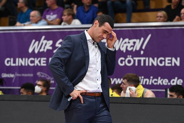 BG Göttingen Brose Bamberg 26 09 2021, Basketball Bundesliga, 2021 2022 season, 1 matchday, BG Göttingen Brose Bamberg Göttingen coach Roel Moors Göttingen Lower Saxony Germany.