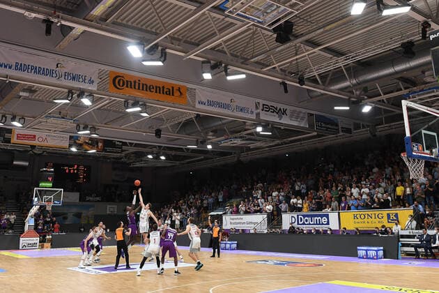BG Göttingen Brose Bamberg 26 09 2021, Basketball Bundesliga, 2021 2022 season, 1 matchday, BG Göttingen Brose Bamberg jump ball to first game of season Göttingen Lower Saxony Germany.