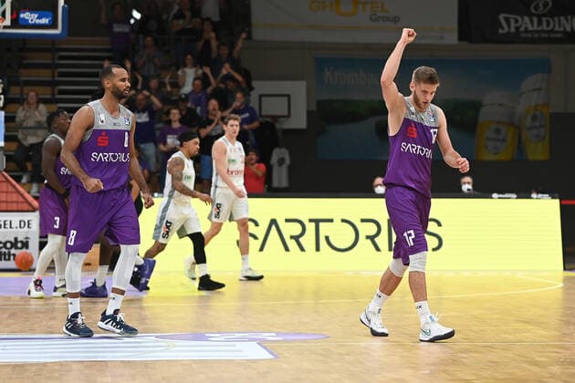 BG Göttingen Brose Bamberg 26 09 2021, Basketball Bundesliga, 2021 2022 season, 1 matchday, BG Göttingen Brose Bamberg Göttingens Mathis Mönninghoff r and Göttingens Akeem Vargas gesture Göttingen Lower Saxony Germany.