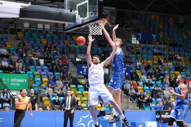 Klassen Owen, Basketball Loewen Braunschweig, 5 , Haarms Matt, Fraport Skyliners, 3 , , GER,Basketball, BBL,Season 2021 22,1 Matchday,26 09 2021, Frankfurt. Copyright: xEibner-Pressefoto UlrichxScherbaumx EP_usm