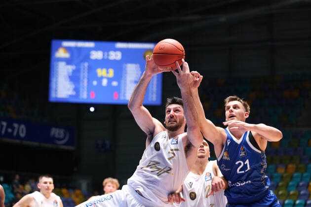 Klassen Owen, Basketball Loewen Braunschweig, 5 , Brenneke Lorenz, Fraport Skyliners, 21 , , GER,Basketball, BBL,Season 2021 22,1 Matchday,26 09 2021, Frankfurt. Copyright: xEibner-Pressefoto UlrichxScherbaumx EP_usm