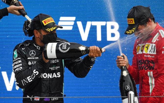 6660097 26.09.2021 First-placed British Formula One driver Lewis Hamilton of Mercedes-AMG Petronas, left, and third-placed Scuderia Ferrari s Carlos Sainz celebrate during an award ceremony for the race of the 2021 Formula One Russian Grand Prix at the Sochi Autodrom in Sochi, Russia. Vladimir Astapkovich Sputnik Russia Motor Formula 1  25a74d6209b258db