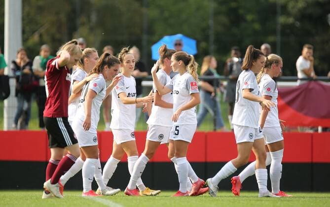 26 09 2021, xcex, GER, Nuernberg, Frauenfussball, 1 Bundesliga, DFB Pokal, Runde 2, Saison 2021 2022, 1 FC Nuernberg Eintracht Frankfurt Frauen SGE , Torjubel, Jubel, Goal celebration Eintracht Frankfurt DFL regulations prohibit any use of photographs as image sequences and or quasi video