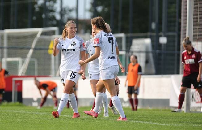 26 09 2021, xcex, GER, Nuernberg, Frauenfussball, 1 Bundesliga, DFB Pokal, Runde 2, Saison 2021 2022, 1 FC Nuernberg Eintracht Frankfurt Frauen SGE , Torjubel, Jubel, Goal celebration Eintracht Frankfurt DFL regulations prohibit any use of photographs as image sequences and or quasi video