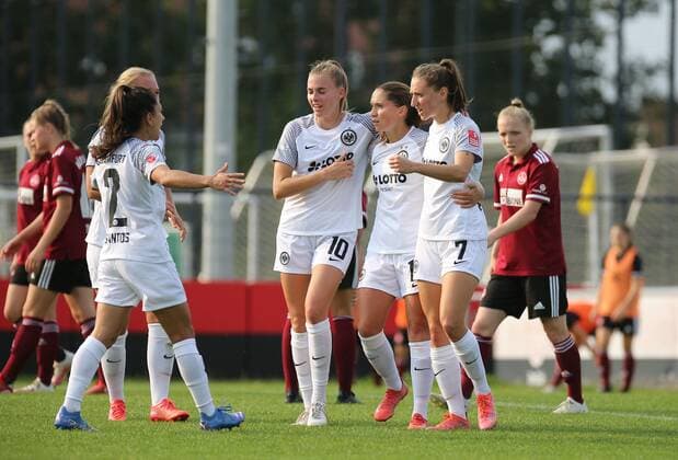 26 09 2021, xcex, GER, Nuernberg, Frauenfussball, 1 Bundesliga, DFB Pokal, Runde 2, Saison 2021 2022, 1 FC Nuernberg Eintracht Frankfurt Frauen SGE , Torjubel, Jubel, Goal celebration Eintracht Frankfurt DFL regulations prohibit any use of photographs as image sequences and or quasi video