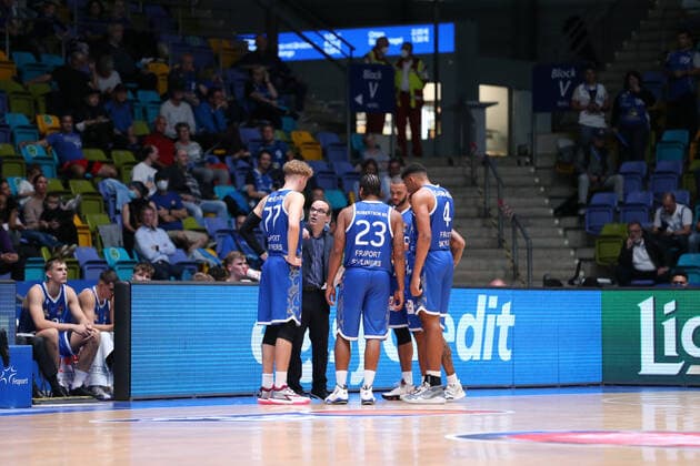 Meredith, Fraport Skyliners, 77 ,Diego Ocampo, HC Fraport Skyliners ,Robertson Quantez, Fraport Skyliners, 23 , , GER,Basketball, BBL,Season 2021 22,1 Matchday,26 09 2021, Frankfurt. Copyright: xEibner-Pressefoto UlrichxScherbaumx EP_usm