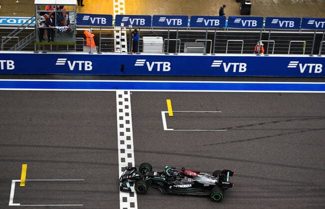 6660143 26.09.2021 British Formula One driver Lewis Hamilton of Mercedes-AMG Petronas finishes the race of the 2021 Formula One Russian Grand Prix at the Sochi Autodrom in Sochi, Russia. Vladimir Astapkovich Sputnik Russia Motor Formula 1  ebfc170d61084e6c