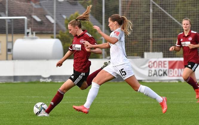26 09 2021 Football Season 2021 2022 DFB Pokal Club Cup Women 02 Round 1 FC Nürnberg Nuernberg FCN Club Eintracht Frankfurt SGE Sportfoto Zink MeZi regulations prohibit any use of photographs as image sequences and or quasi video Nadja Burkard 22, 1 FC Nürnberg FCN, left Sandrine Mauron 15, Eintracht Frankfurt