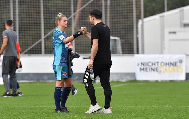 26 09 2021 Football Season 2021 2022 DFB Pokal Club Cup Women 02 Round 1 FC Nürnberg Nuernberg FCN Club Eintracht Frankfurt SGE Sportfoto Zink MeZi regulations prohibit any use of photographs as image sequences and or quasi video Lea Paulick 1, 1 FC Nürnberg FCN, left Osman Cankaya coach 1 FC Nürnberg FCN disappointed disappointment after end of game