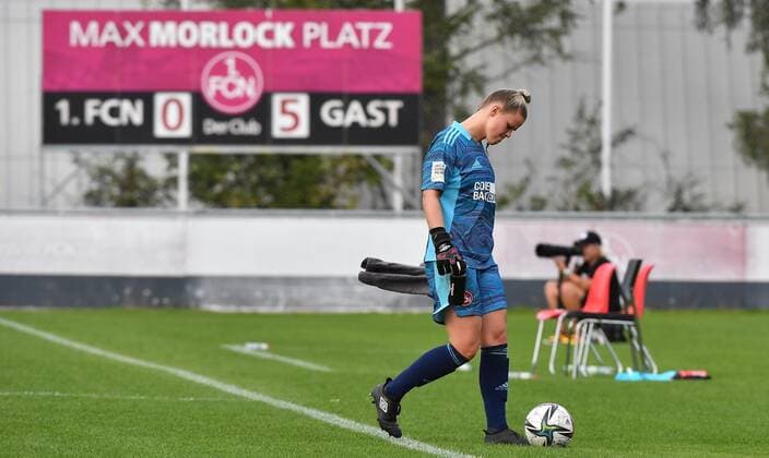 26 09 2021 Football Season 2021 2022 DFB Pokal Club Cup Women 02 Round 1 FC Nürnberg Nuernberg FCN Club Eintracht Frankfurt SGE Sportfoto Zink MeZi regulations prohibit any use of photographs as image sequences and or quasi video Lea Paulick 1, 1 FC Nürnberg FCN disappointed disappointment after end of game