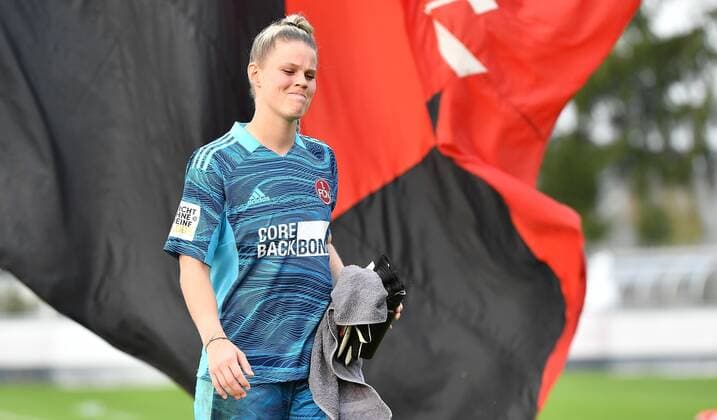26 09 2021 Football Season 2021 2022 DFB Pokal Club Cup Women 02 Round 1 FC Nürnberg Nuernberg FCN Club Eintracht Frankfurt SGE Sportfoto Zink MeZi regulations prohibit any use of photographs as image sequences and or quasi video Lea Paulick 1, 1 FC Nürnberg FCN disappointed disappointment after end of game