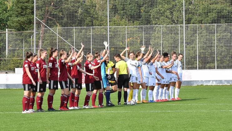 26 09 2021 Football Season 2021 2022 DFB Pokal Club Cup Women 02 Round 1 FC Nürnberg Nuernberg FCN Club Eintracht Frankfurt SGE Sportfoto Zink MeZi regulations prohibit any use of photographs as image sequences and or quasi video Teams before the start of the game