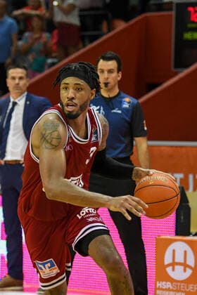 Brayon Blake 1 matchday, Basketball Bundesliga, Basketball season 2021 2022, Germany, easyCredit BBL, Germany, Giessen 46ers, giessen red, men, Jobstairs GIESSEN 46ers Medi Bayreuth, men, Bayreuth in yellow
