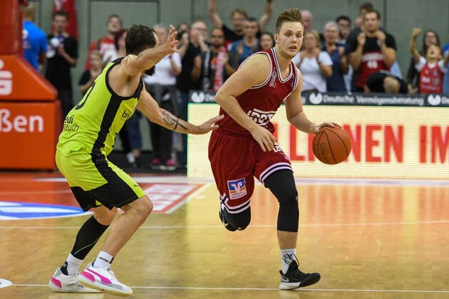 Bastian Doreth, Bjarne Kraushaar 1 matchday, Basketball Bundesliga, Basketball season 2021 2022, Germany, easyCredit BBL, Germany, Giessen 46ers, giessen red, men, Jobstairs GIESSEN 46ers Medi Bayreuth, men, Bayreuth in yellow
