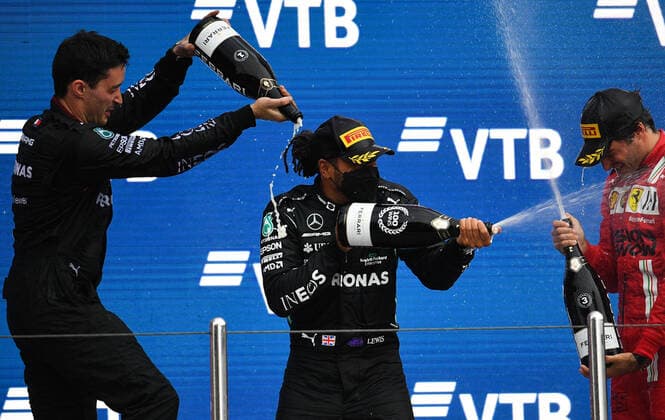 6660233 26.09.2021 Third-placed Scuderia Ferrari s Carlos Sainz, right, and first-placed British Formula One driver Lewis Hamilton of Mercedes-AMG Petronas celebrate during an award ceremony for the race of the 2021 Formula One Russian Grand Prix at the Sochi Autodrom in Sochi, Russia. Vladimir Astapkovich Sputnik Russia Motor Formula 1  796917f3f7097922