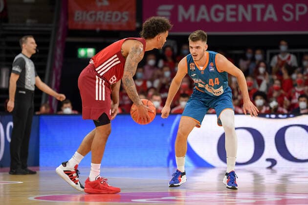 Basketball, BBL, 20210926, FC Bayern München Ratiopharm Ulm In the picture Nick WEILER BABB FC Bayern München, 0 and Fedor ZUGIC Ratiopharm Ulm, 44 Munich Audi Dome Bayern Germany Copyright: Passion2Press MarkusxFischerx