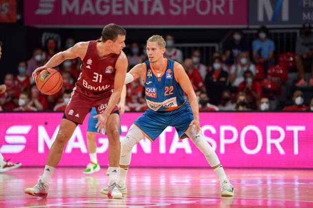 Basketball, BBL, 20210926, FC Bayern München Ratiopharm Ulm In the picture Zan Mark SISKO FC Bayern München, 31 and Thomas KLEPEISZ Ratiopharm Ulm, 22 Munich Audi Dome Bayern Germany Copyright: Passion2Press MarkusxFischerx