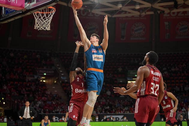 Basketball, BBL, 20210926, FC Bayern München Ratiopharm Ulm In picture Deshaun THOMAS FC Bayern München, 1 ubd Nicolas BRETZEL Ratiopharm Ulm, 13 Munich Audi Dome Bayern Germany Copyright: Passion2Press MarkusxFischerx