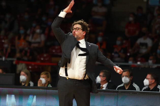 Coach Andrea Trinchieri FCBB gestures basketball, Easycredit BBL, FC Bayern Munich Ratiopharm Ulm at Audi Dome on 26 09 2021 PHOTO Mladen Lackovic LakoPress