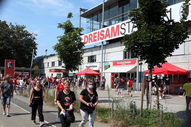 Last Bundesliga home match for SC Freiburg in the venerable Dreisamstadion against FC Augsburg 1 FBL 21 22 6 Sptg SC Freiburg vs FC Augsburg DFL REGULATIONS PROHIBIT ANY USE OF PHOTOGRAPHS AS IMAGE SEQUENCES AND OR QUASI VIDEONann 1 FBL 21 22 2 Sptg SC Freiburg Borussia Dortmund Freiburg Copyright: xHahnex Eibner-Pressefotox EP_joha