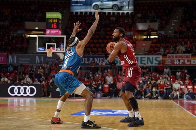 Basketball, BBL, 20210926, FC Bayern München Ratiopharm Ulm Pictured Justin SIMON Ratiopharm Ulm, 8 and Darrun HILLIARD FC Bayern München, 32 Munich Audi Dome Bayern Germany Copyright: Passion2Press MarkusxFischerx