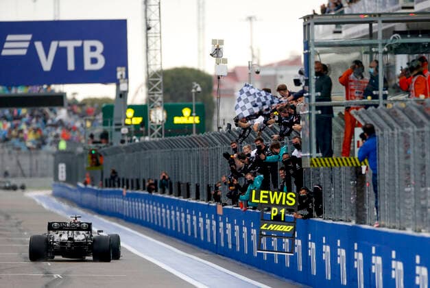 44 HAMILTON Lewis (gbr), Mercedes AMG F1 GP W12 E Performance, action celebrating his 100 victory during the Formula 1 VTB Russian Grand Prix 2021, 15th round of the 2021 FIA Formula One World Championship, WM, Weltmeisterschaft from September 24 to 26, 2021 on the Sochi Autodrom, in Sochi, Russia - Photo Xavi Bonilla DPPI FORMULE 1 : Grand prix de Russie - Sotchi - 26 09 2021 DPPI PANORAMIC  00121032_F12021GP15RUS_JK184158