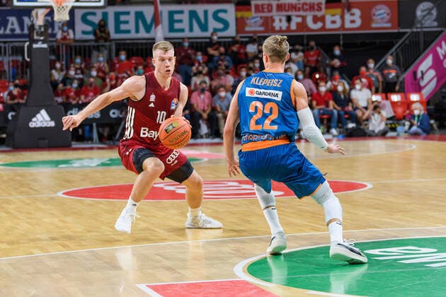Ognjen Jaramaz FC Bayern Muenchen basketball, 10 vs Thomas Klepeisz ratiopharm Ulm, 22 FC Bayern Muenchen vs ratiopharm Ulm, basketball, BBL, 1 matchday, 2021 2022 season, 26 09 2021 FC Bayern Muenchen vs ratiopharm Ulm, basketball, BBL, 1 matchday, 2021 2022 season, 26 09 2021 Muenchen. Copyright: xEibnerxPressefotox xHeikexFeinerx EP_HFR
