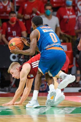 Semaj Christon ratiopharm Ulm, 0 vs Ognjen Jaramaz FC Bayern Muenchen Basketball, 10 FC Bayern Muenchen vs ratiopharm Ulm, Basketball, BBL, 1 matchday, 2021 2022 season, 26 09 2021 FC Bayern Muenchen vs ratiopharm Ulm, Basketball, BBL, 1 matchday, 2021 2022 season, 26 09 2021 Muenchen. Copyright: xEibnerxPressefotox xHeikexFeinerx EP_HFR