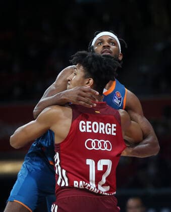 26 09 2021, BBL FC Bayern Basketball vs Ratiopharm Ulm Audi Dome Muenchen, basketball, sports, in the picture Jaron Blossomgame Ratiopharm Ulm vs Jason George FCB Basketball