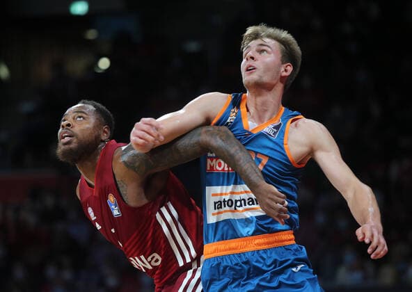 26 09 2021, BBL FC Bayern Basketball vs Ratiopharm Ulm Audi Dome Muenchen, basketball, sports, in the picture Deshaun Thomas FCB Basketball vs Moritz Krimmer Ratiopharm Ulm