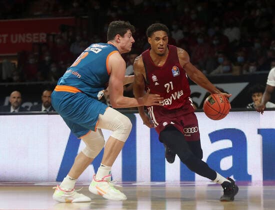 26 09 2021, BBL FC Bayern Basketball vs Ratiopharm Ulm Audi Dome Muenchen, basketball, sports, in the picture Nicolas Bretzel Ratiopharm Ulm vs Augustine Rubit FCB Basketball