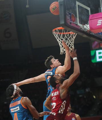 26 09 2021, BBL FC Bayern Basketball vs Ratiopharm Ulm Audi Dome Muenchen, basketball, sports, in the picture Jaron Blossomgame Ratiopharm Ulm , Nicolas Bretzel Ratiopharm Ulm vs Daran Hilliard FCB Basketball