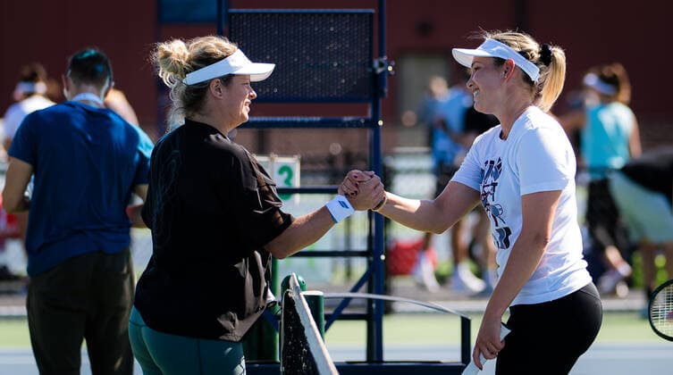 September 26, 2021, CHICAGO, UNITED STATES: Kim Clijsters of Belgium & Donna Vekic of Croatia during practice ahead of the 2021 Chicago Fall Tennis Classic WTA, Tennis Damen 500 tennis tournament CHICAGO UNITED STATES - ZUMAa181 20210926_zaa_a181_182 Copyright: xRobxPrangex