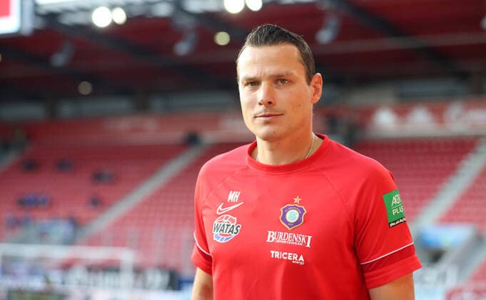 Regensburg, 24 09 2021, Jahnstadion, Football, 2 Bundesliga, 8 Spieltag , SSV Jahn Regensburg vs FC Erzgebirge Aue , In the picture interim coach Marc Hensel, Erzgebirge Aue , According to the specifications of the DFL German Football League is prohibited in the stadium and or from the game made photographs in the form of sequence pictures and or video-like photo series to exploit or to let exploit ,