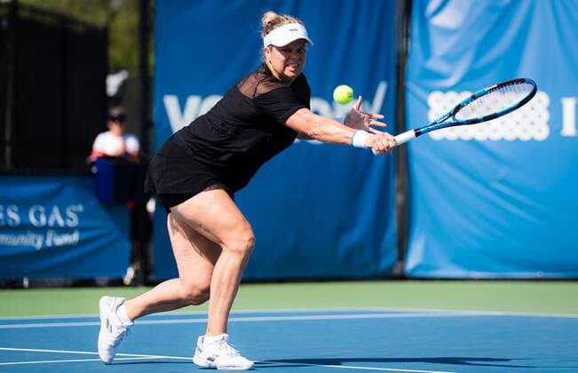 CHICAGO, UNITED STATES, SEPTEMBER 27: Kim Clijsters of Belgium in action during the first round of the 2021 Chicago Fall Tennis Classic WTA, Tennis Damen 500 tennis tournament Chicago Fall Tennis Classic Day 1 27 09 2021 PhotoNews Panoramic 