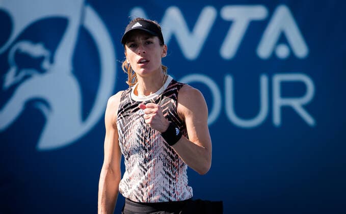 September 27, 2021, CHICAGO, UNITED STATES: Andrea Petkovic of Germany in action during the first round of the 2021 Chicago Fall Tennis Classic WTA, Tennis Damen 500 tennis tournament against Olga Govortsova of Balerus CHICAGO UNITED STATES - ZUMAa181 20210927_zaa_a181_038 Copyright: xRobxPrangex