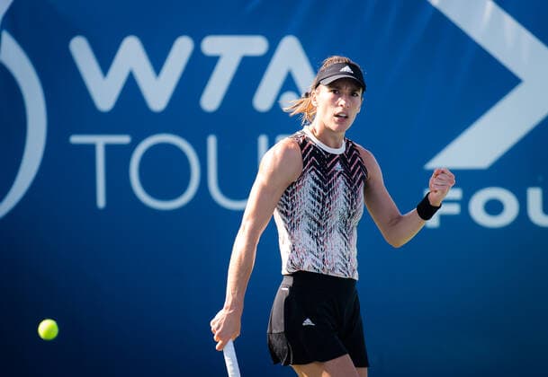 September 27, 2021, CHICAGO, UNITED STATES: Andrea Petkovic of Germany in action during the first round of the 2021 Chicago Fall Tennis Classic WTA, Tennis Damen 500 tennis tournament against Olga Govortsova of Balerus CHICAGO UNITED STATES - ZUMAa181 20210927_zaa_a181_042 Copyright: xRobxPrangex
