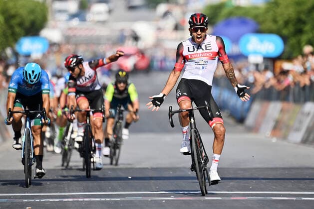 Bilder des Jahres 2021, Sport 09 September Sport Themen der Woche KW39 Sport Bilder des Tages Photo Massimo Paolone LaPresse September 28, 2021 Licata, Italy Cycling Il giro di Sicilia 2021 - Stage 1 - From Avola to Licata 96,6 miles In the pic: MOLANO Juan Sebastian (UAE TEAM EMIRATES) stage winner  Copyright: xMassimoxPaolone LaPressex