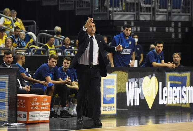 Basketball, men, 2021 2022 season, easyCredit BBL 2 matchday , Alba Berlin Fraport Skyliners Frankfurt, coach Israel Gonzalez Alba Berlin , 28 09 2021, Copyright: xSebastianxRäppold MatthiasxKochx