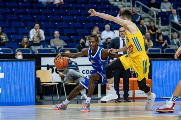 Basketball Berlin 28 09 2021 Season 2021 2022 1 Bundesliga easyCredit BBL Alba Berlin Skyliners Frankfurt Brancou Badio Frankfurt, No 08 Jonas Mattisseck Alba Berlin, No 09