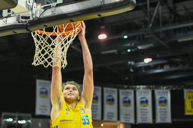 28 09 2021, xlakx, Basketball BBL Bundesliga, Alba Berlin Fraport Skyliners Frankfurt emspor, v l Ben Lammers Alba Berlin No 55 Berlin