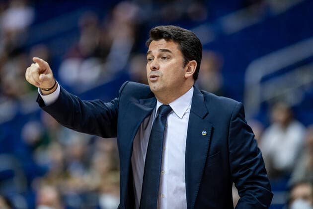 Basketball Berlin 28 09 2021 season 2021 2022 1 Bundesliga easyCredit BBL Alba Berlin Skyliners Frankfurt Israel Gonzalez Alba Berlin, coach