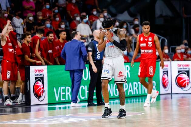 Disappointment at 03 Brayon Blake JobStairs Giessen 46ers Brose Bamberg Giessen 46ers easyCredit BBL Basketball Bundesliga Saison 2021 22 Spieltag 2, 29 09 2021 Bamberg, Brose Arena Copyright: DanielxLöb