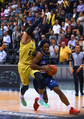 GER, Basketball, EWE Baskets Oldenburg vs Hakro Merlins Crailsheim 25 09 2021, EWE Arena, Oldenburg, GER, easy Credit BBL, EWE Baskets Oldenburg vs Hakro Merlins Crailsheim, in picture Terrell HARRIS Hakro Merlins Crailsheim 8 Martin BREUNING EWE Baskets Oldenburg 12 nordphotoxRojahn nph00310
