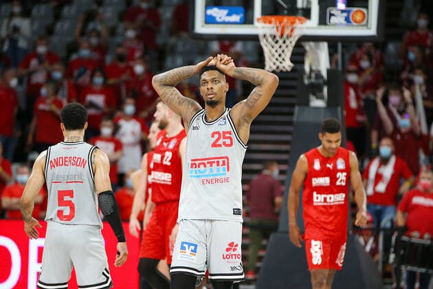 Bamberg, Germany 28 September 2021 1 BBL 2021 2022 Brose Bamberg vs Giessen 46ers Phillip Fayne JobStairs Giessen is disappointed Brose Arena Bayern Copyright: xFotostandx xHilpertx